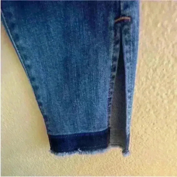 Good American- "Good Legs Split Seam Skinny"
Jeans Size 6/28 EUC! - Picture 9 of 9